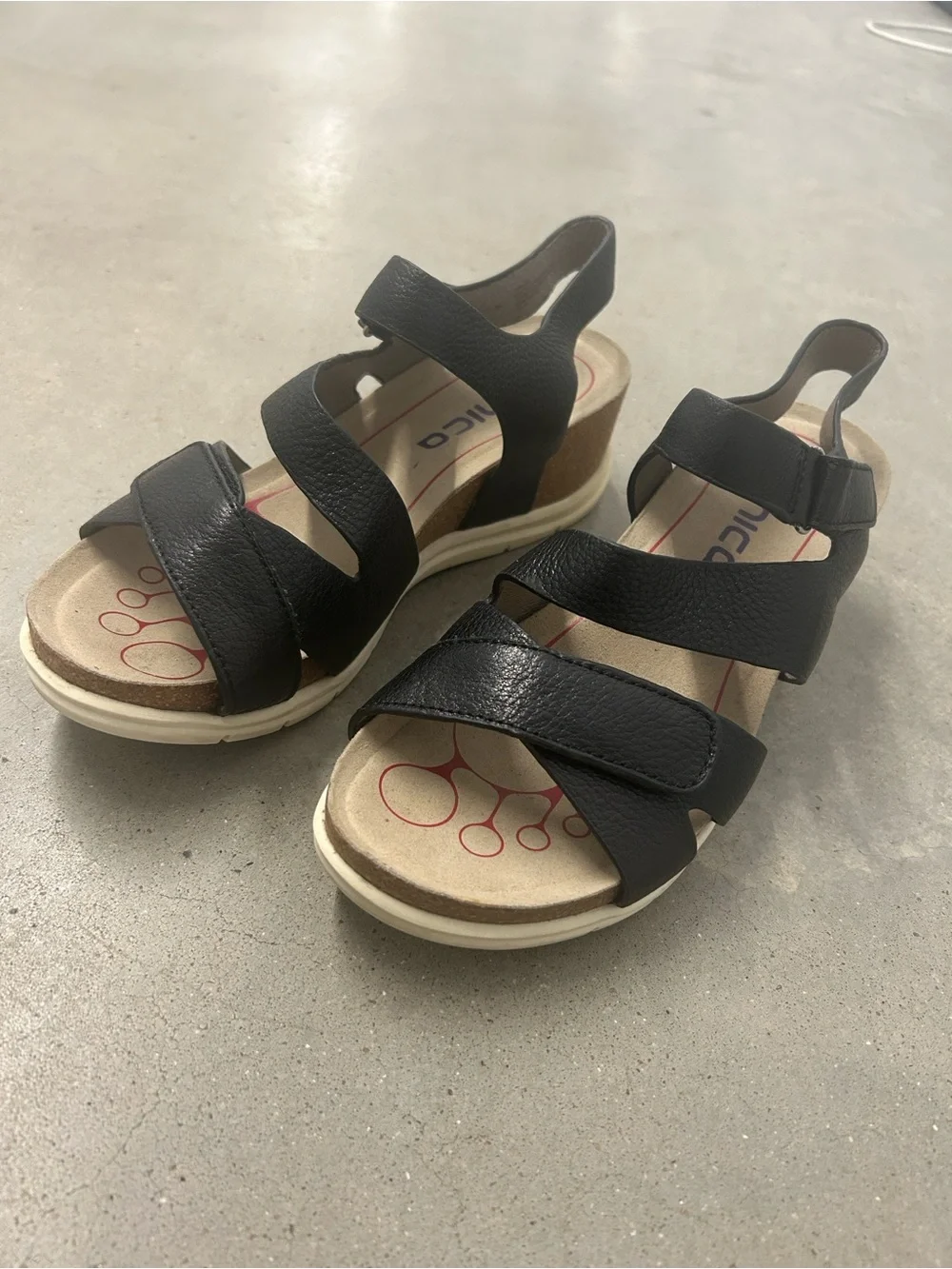 Bionica Woman's Ankle Strap Black Leather Platform Wedge Sandal Size 9